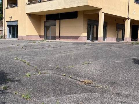 negozio in affitto a Capranica