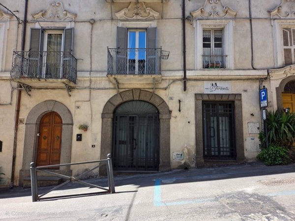 locale commerciale in affitto a Caprarola