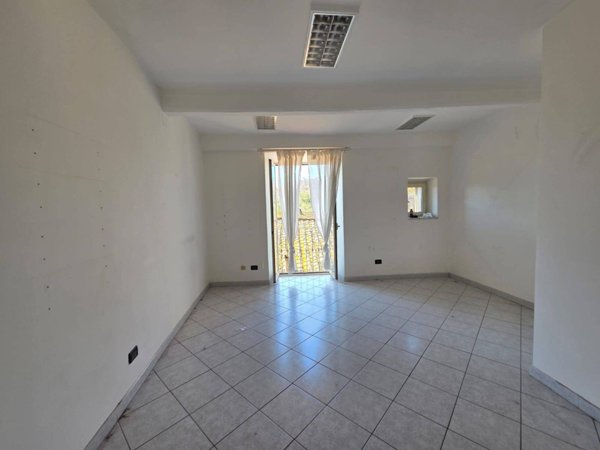 locale commerciale in affitto a Caprarola