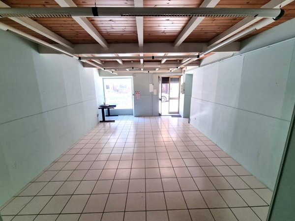 locale commerciale in affitto a Caprarola