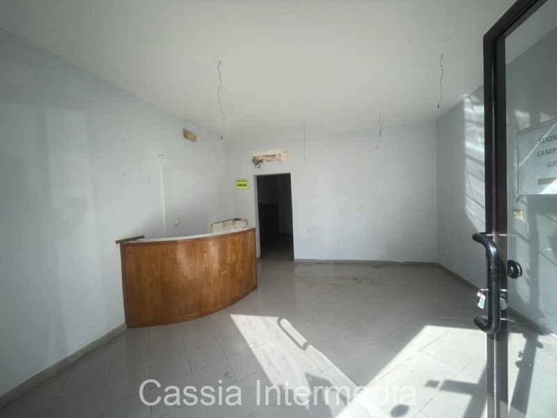 negozio in affitto a Castel Sant'Elia