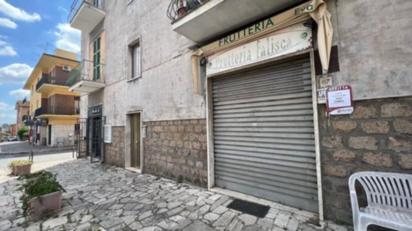 locale commerciale in affitto a Civita Castellana