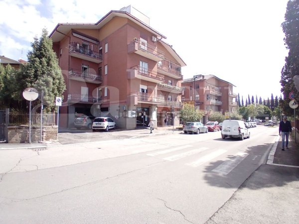 locale commerciale in affitto a Civita Castellana