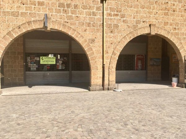 locale commerciale in affitto a Civita Castellana