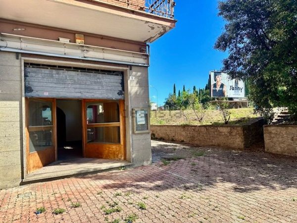 locale commerciale in affitto a Civita Castellana