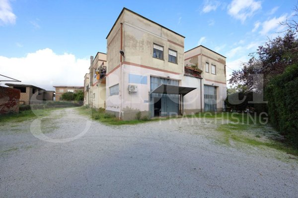 capannone in affitto a Civita Castellana