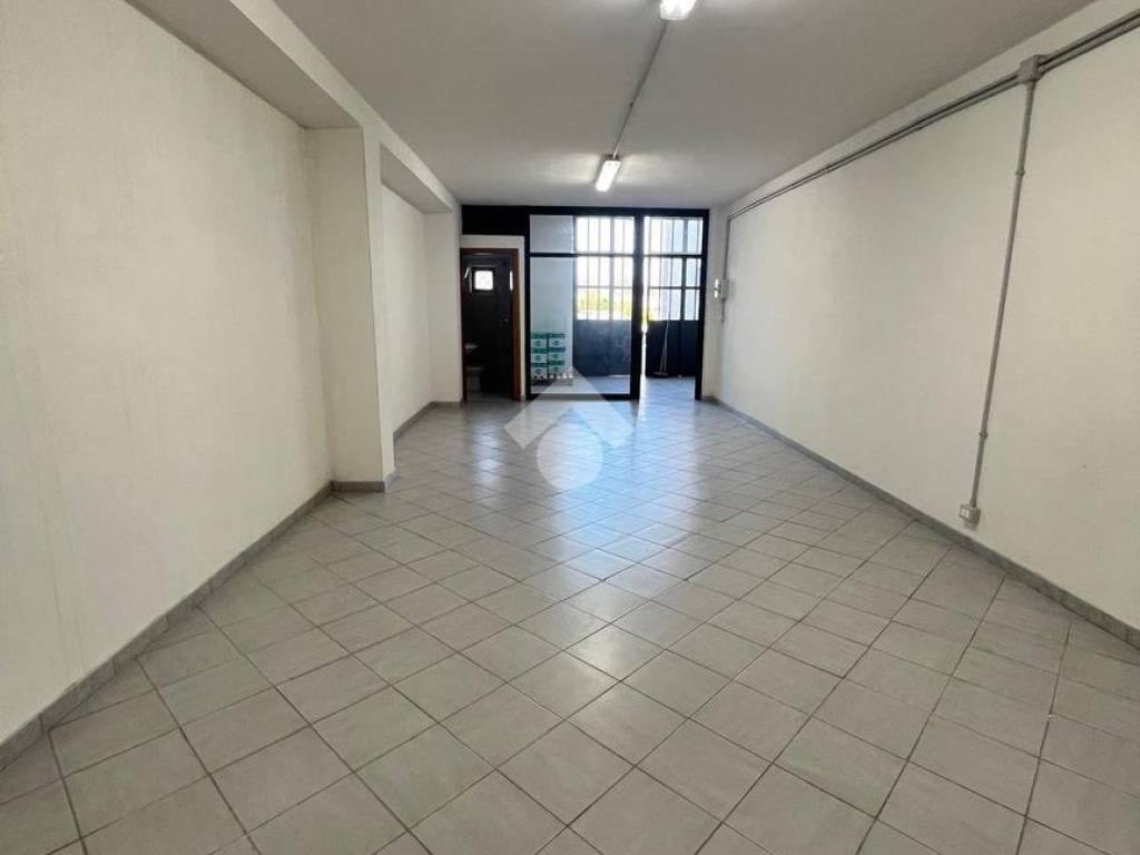 locale commerciale in affitto a Civita Castellana