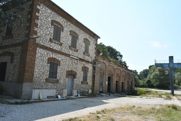 capannone in affitto a Civita Castellana
