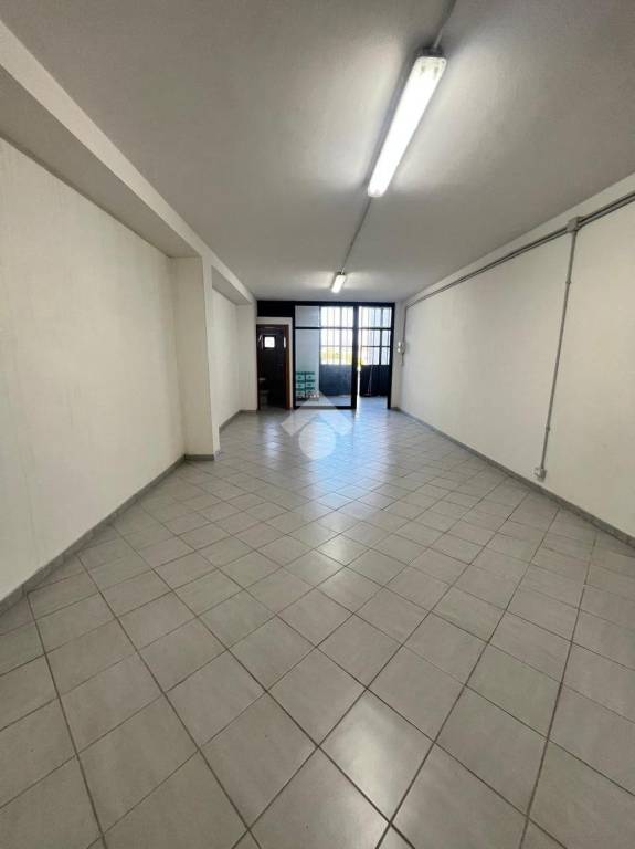 locale commerciale in affitto a Civita Castellana