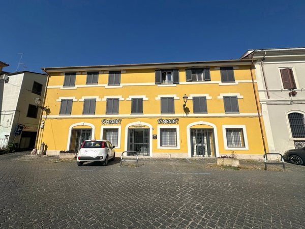 locale commerciale in affitto a Civita Castellana