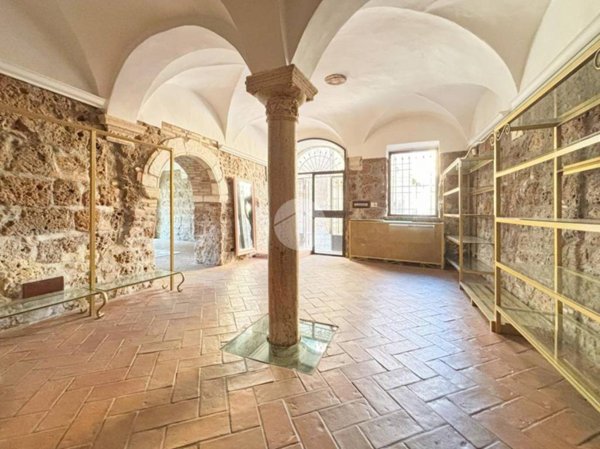 locale commerciale in affitto a Civita Castellana