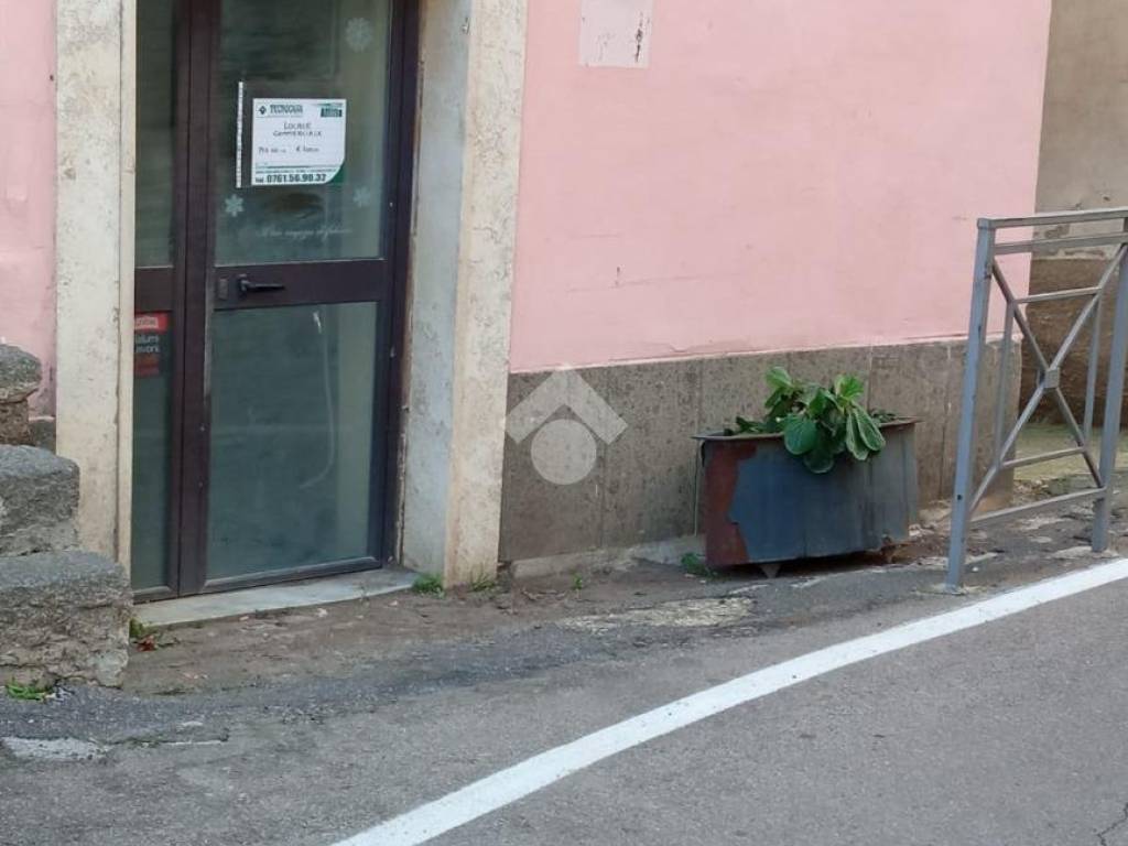 locale commerciale in affitto a Fabrica di Roma