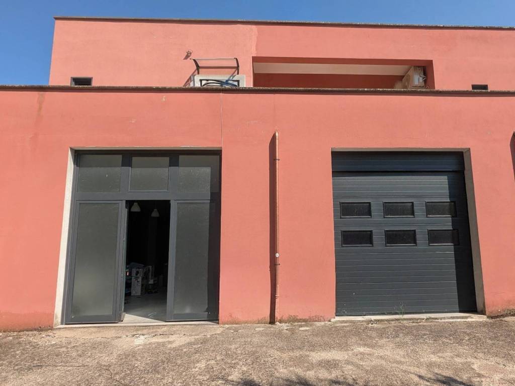 locale commerciale in affitto a Fabrica di Roma