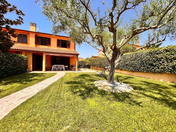casa indipendente in affitto a Montalto di Castro
