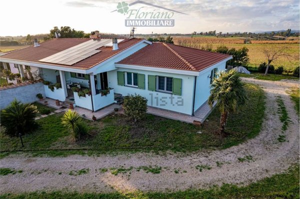 casa indipendente in affitto a Montalto di Castro in zona Pescia Romana