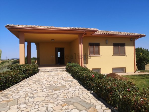 casa indipendente in affitto a Montalto di Castro in zona Pescia Romana