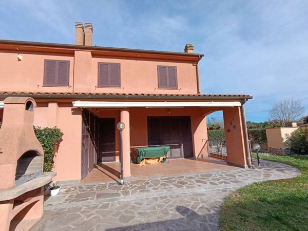 casa indipendente in affitto a Montalto di Castro