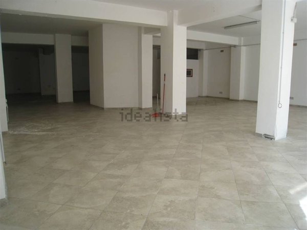 locale commerciale in affitto a Montefiascone