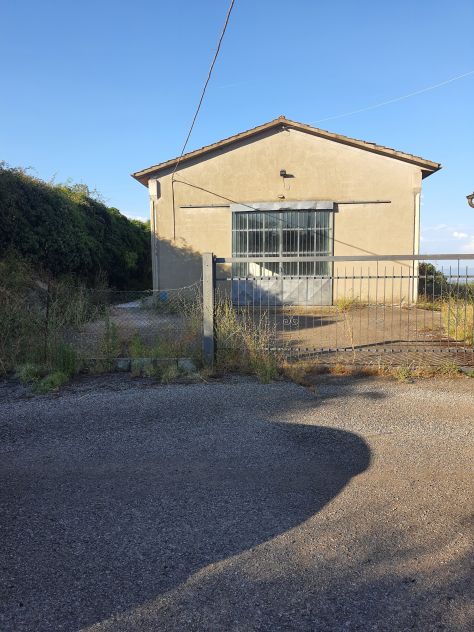 locale commerciale in affitto a Montefiascone