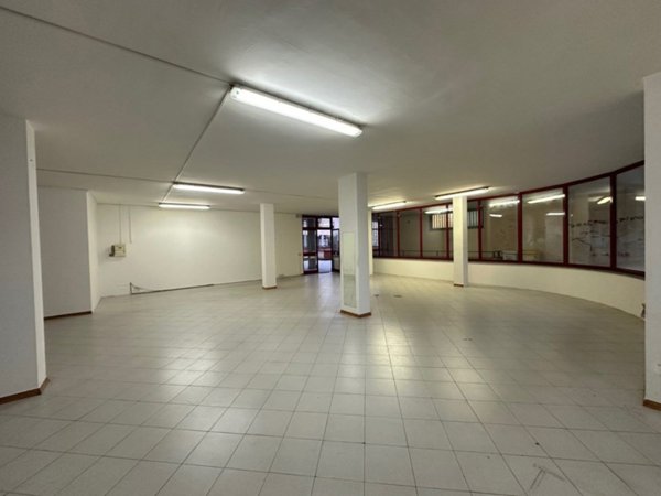 negozio in affitto ad Orte in zona Orte Scalo