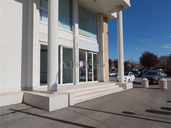 locale commerciale in affitto ad Orte