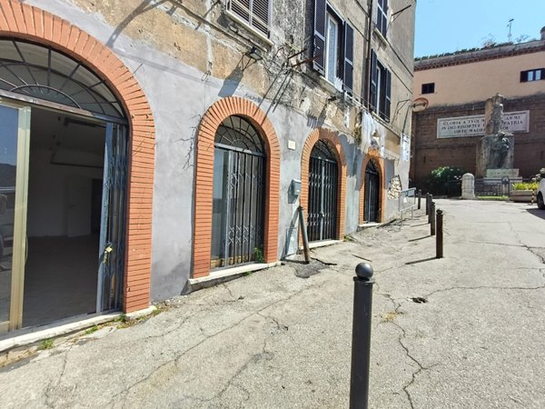negozio in affitto ad Orte