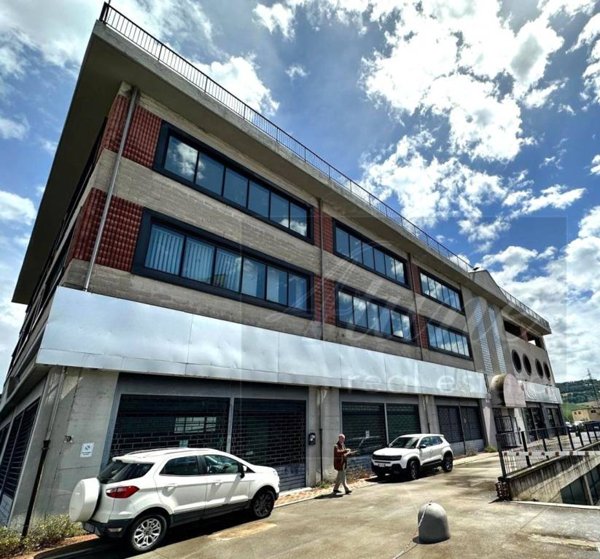 negozio in affitto ad Orte