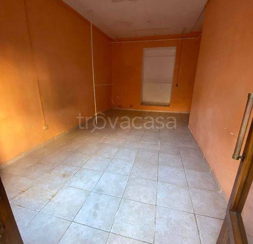 negozio in affitto ad Orte