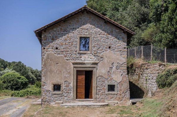 negozio in affitto a Sutri