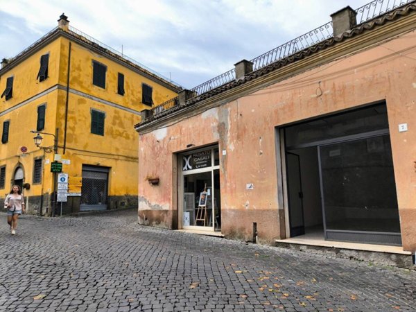 negozio in affitto a Tuscania