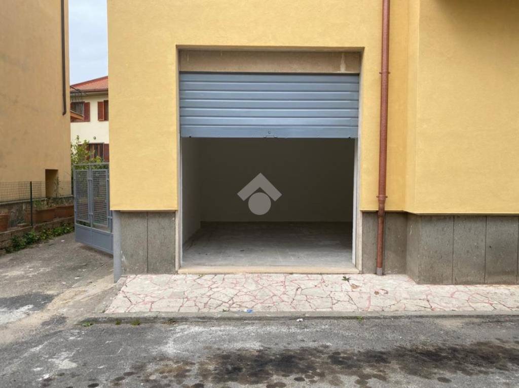 locale di sgombero in affitto a Tuscania