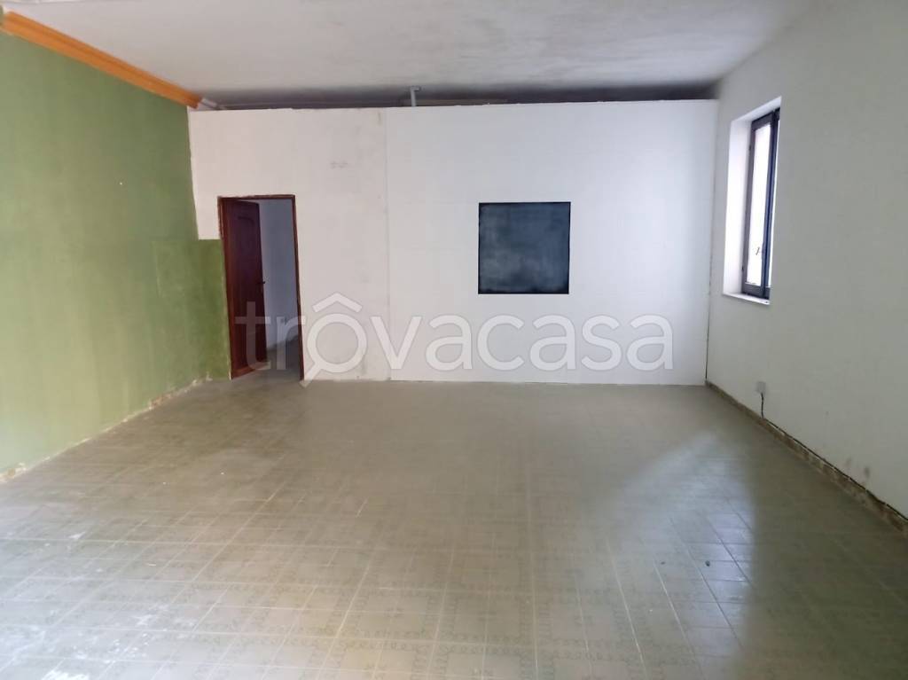 locale di sgombero in affitto a Vetralla