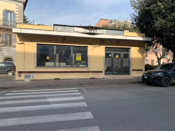 negozio in affitto a Vetralla