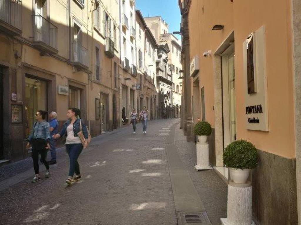 negozio in affitto a Viterbo in zona Centro Città