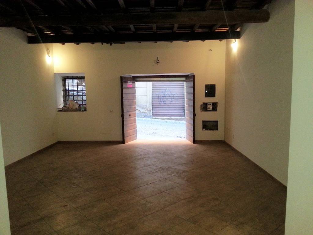 negozio in affitto a Viterbo in zona Centro Città