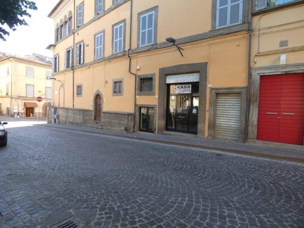 negozio in affitto a Viterbo in zona Centro Città