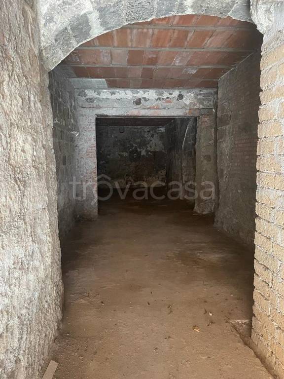 locale commerciale in affitto a Viterbo