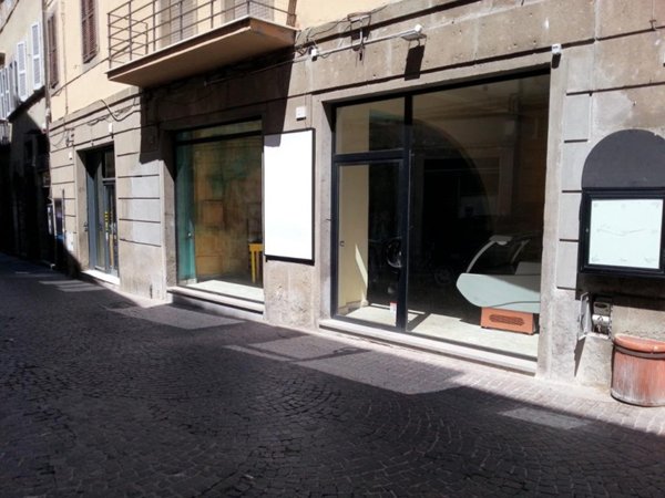 negozio in affitto a Viterbo in zona Centro Città