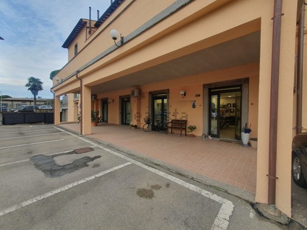 locale commerciale in affitto a Viterbo