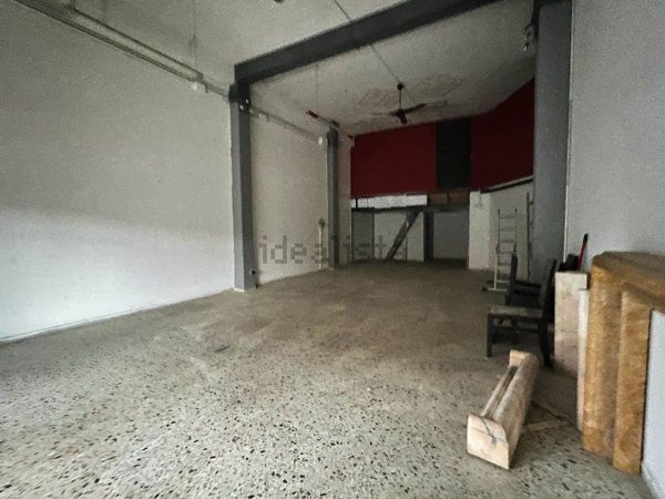 locale commerciale in affitto a Viterbo