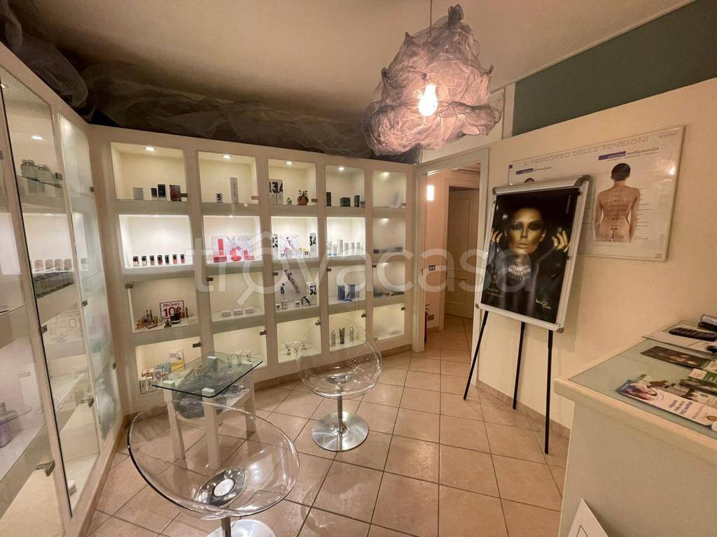 negozio in affitto a Viterbo