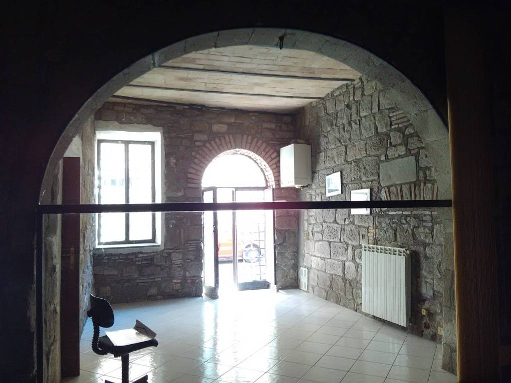 negozio in affitto a Viterbo in zona Centro Città