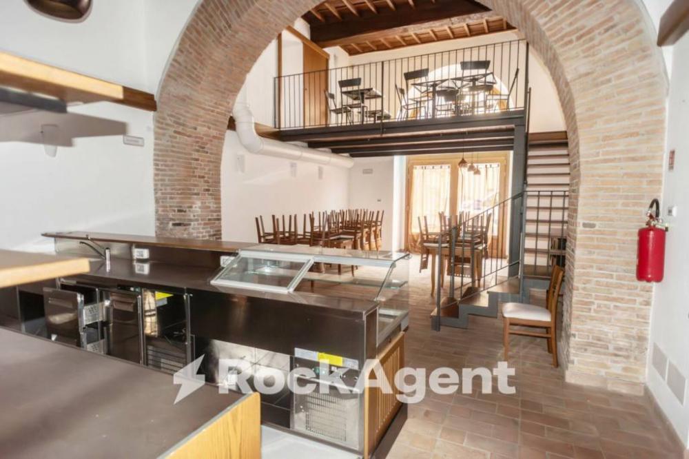 negozio in affitto a Viterbo in zona San Martino al Cimino