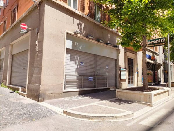 negozio in affitto a Viterbo
