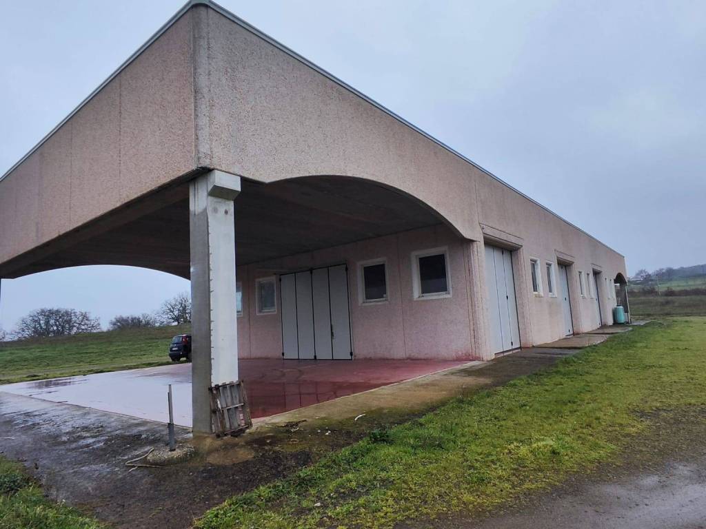 locale commerciale in affitto a Viterbo in zona Grotte Santo Stefano