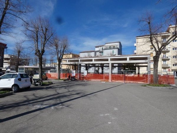 locale commerciale in affitto a Viterbo