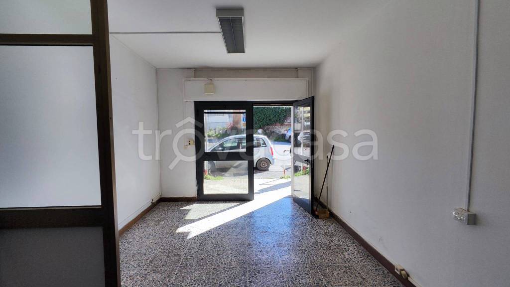 locale commerciale in affitto a Viterbo