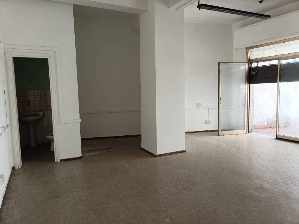 negozio in affitto a Viterbo in zona Centro Città