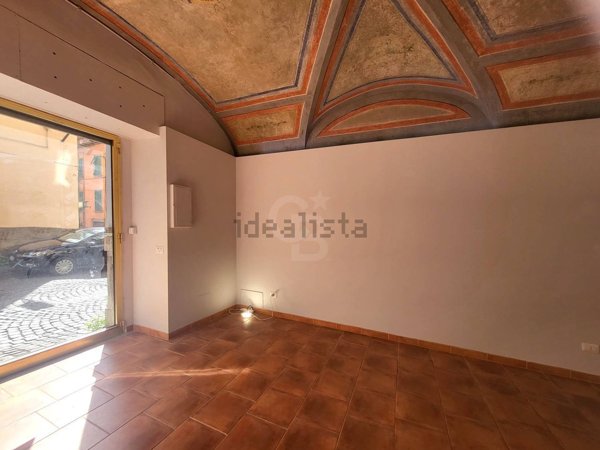 locale commerciale in affitto a Viterbo