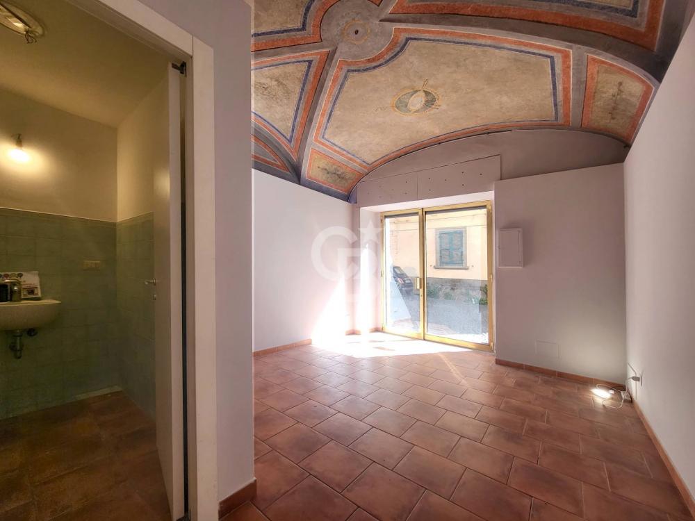 locale commerciale in affitto a Viterbo